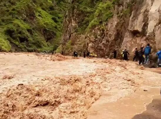 二郎山(shān)已通車(chē)|巴塘-芒康斷道繞行方案|覺巴村附近路段再次發生大面積塌方，道路中(zhōng)斷